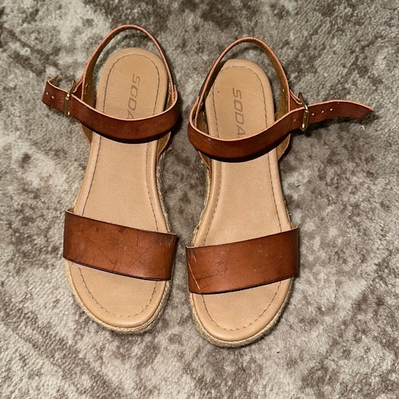 Sandals - Picture 2 of 4